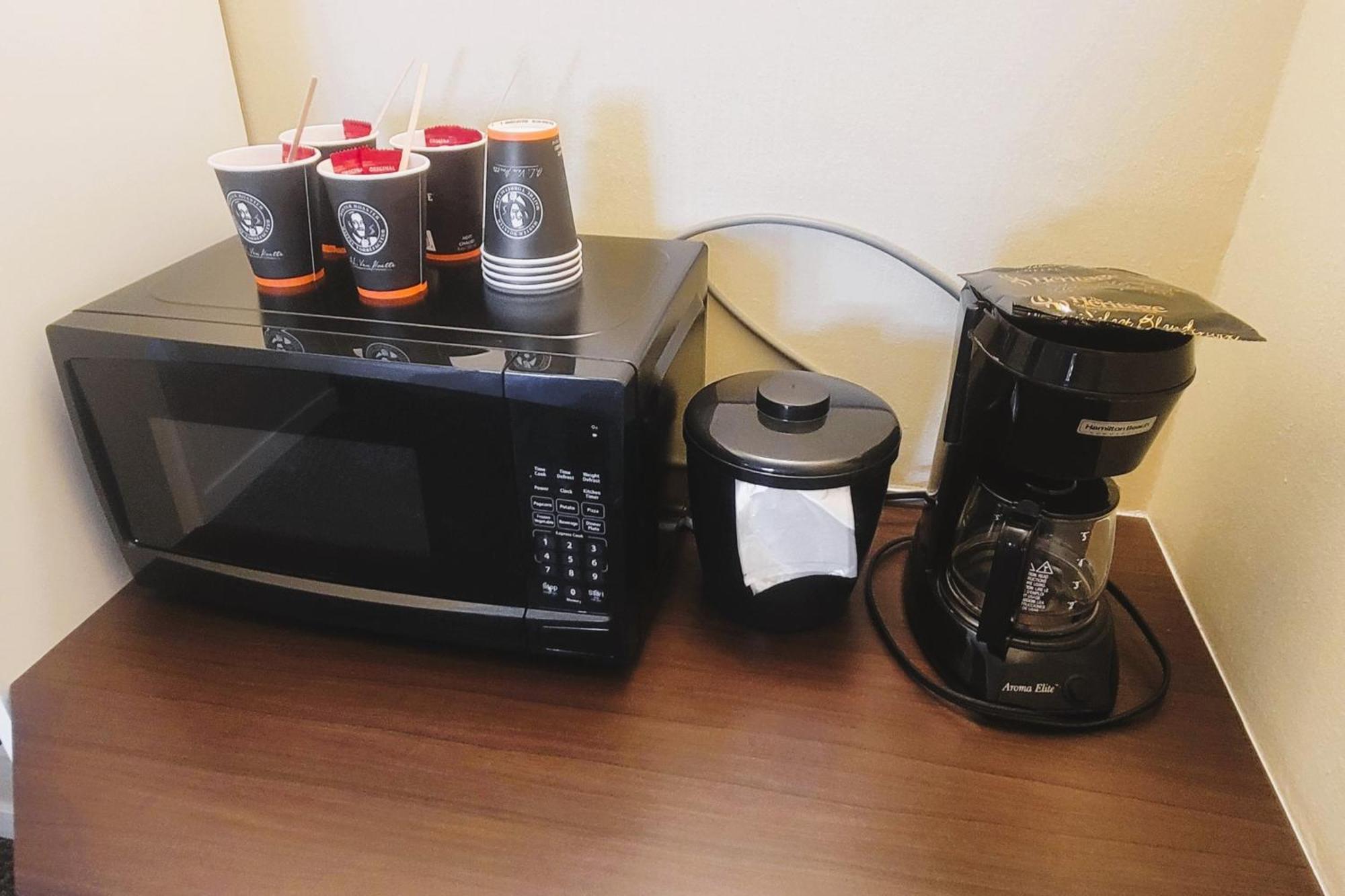 Siesta Suites Kelowna Zewnętrze zdjęcie