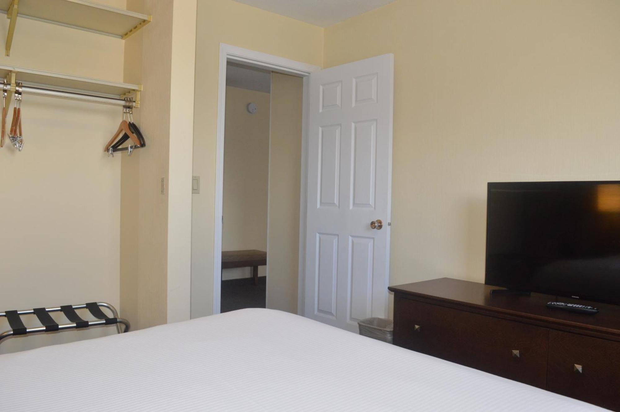 Siesta Suites Kelowna Zewnętrze zdjęcie