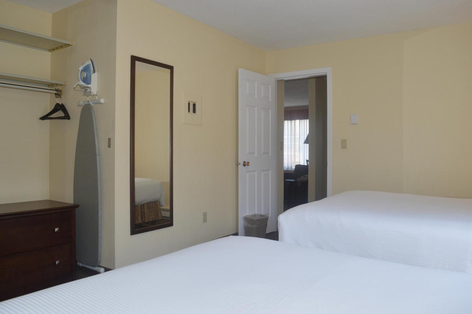 Siesta Suites Kelowna Zewnętrze zdjęcie