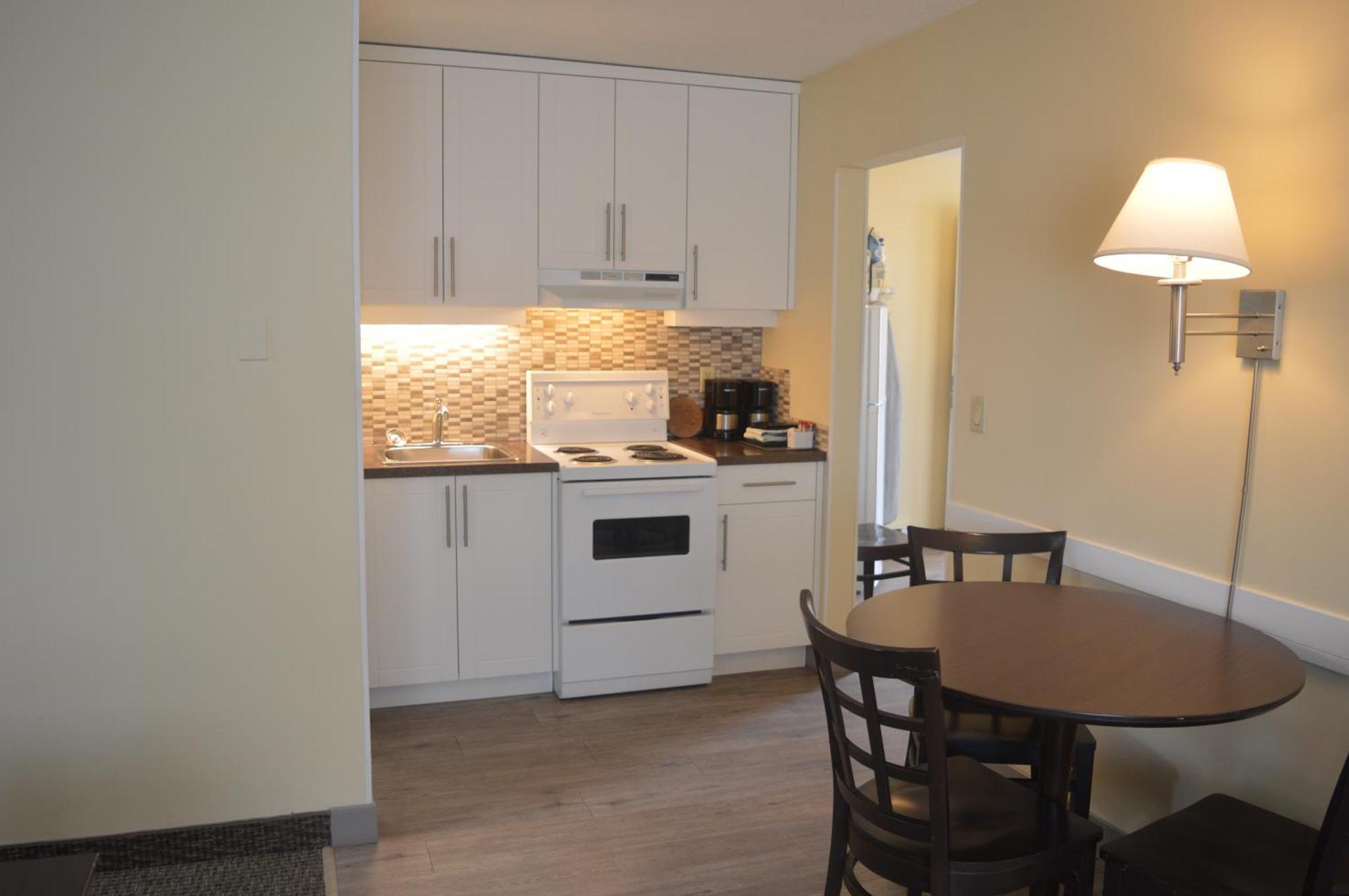 Siesta Suites Kelowna Zewnętrze zdjęcie