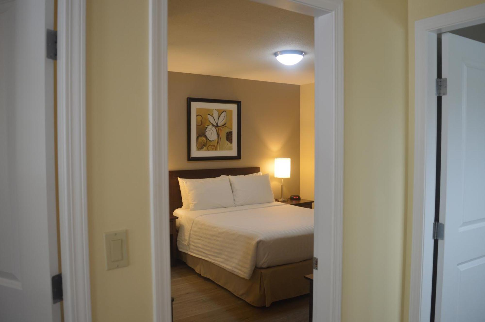 Siesta Suites Kelowna Zewnętrze zdjęcie