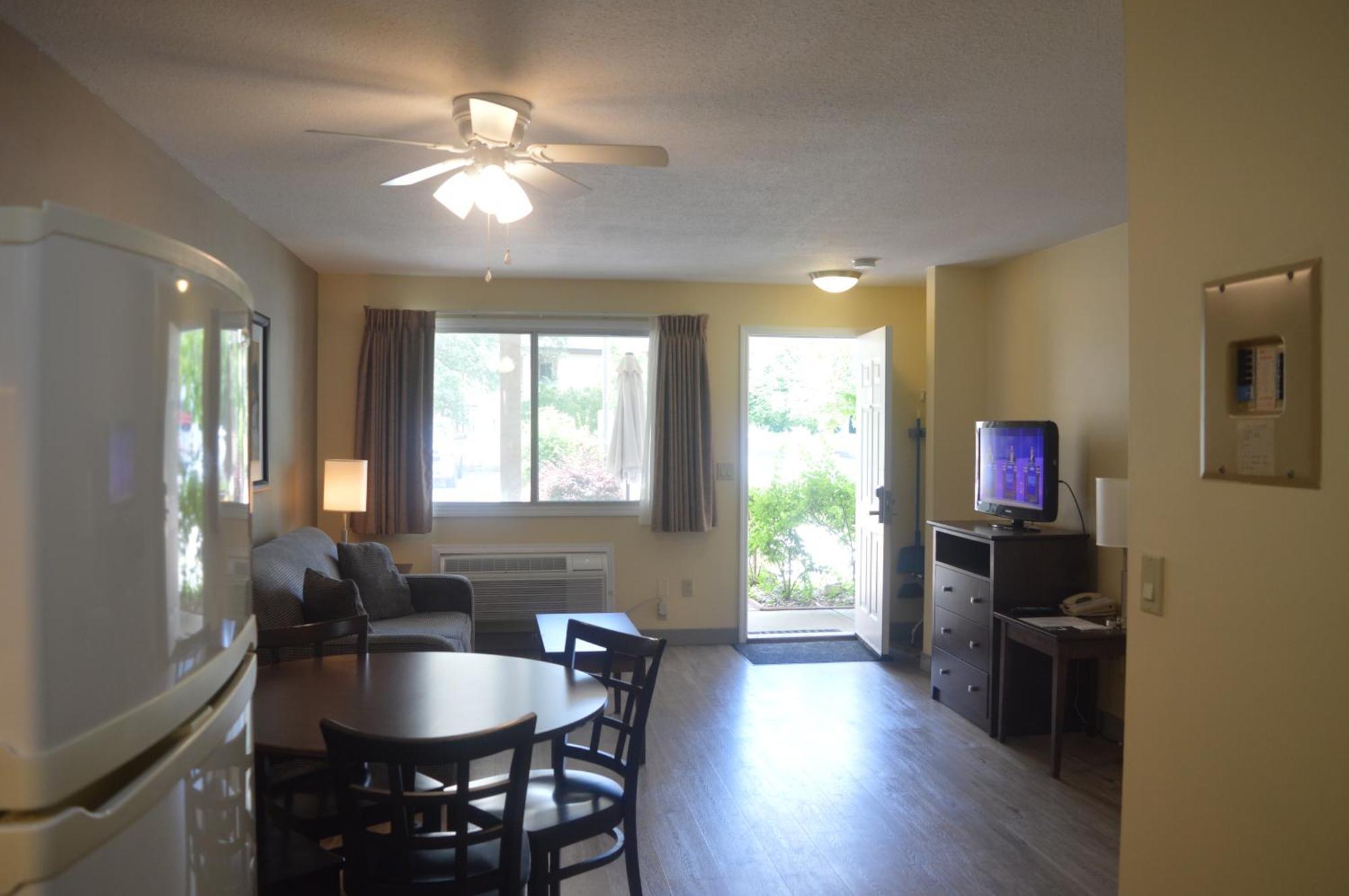 Siesta Suites Kelowna Zewnętrze zdjęcie