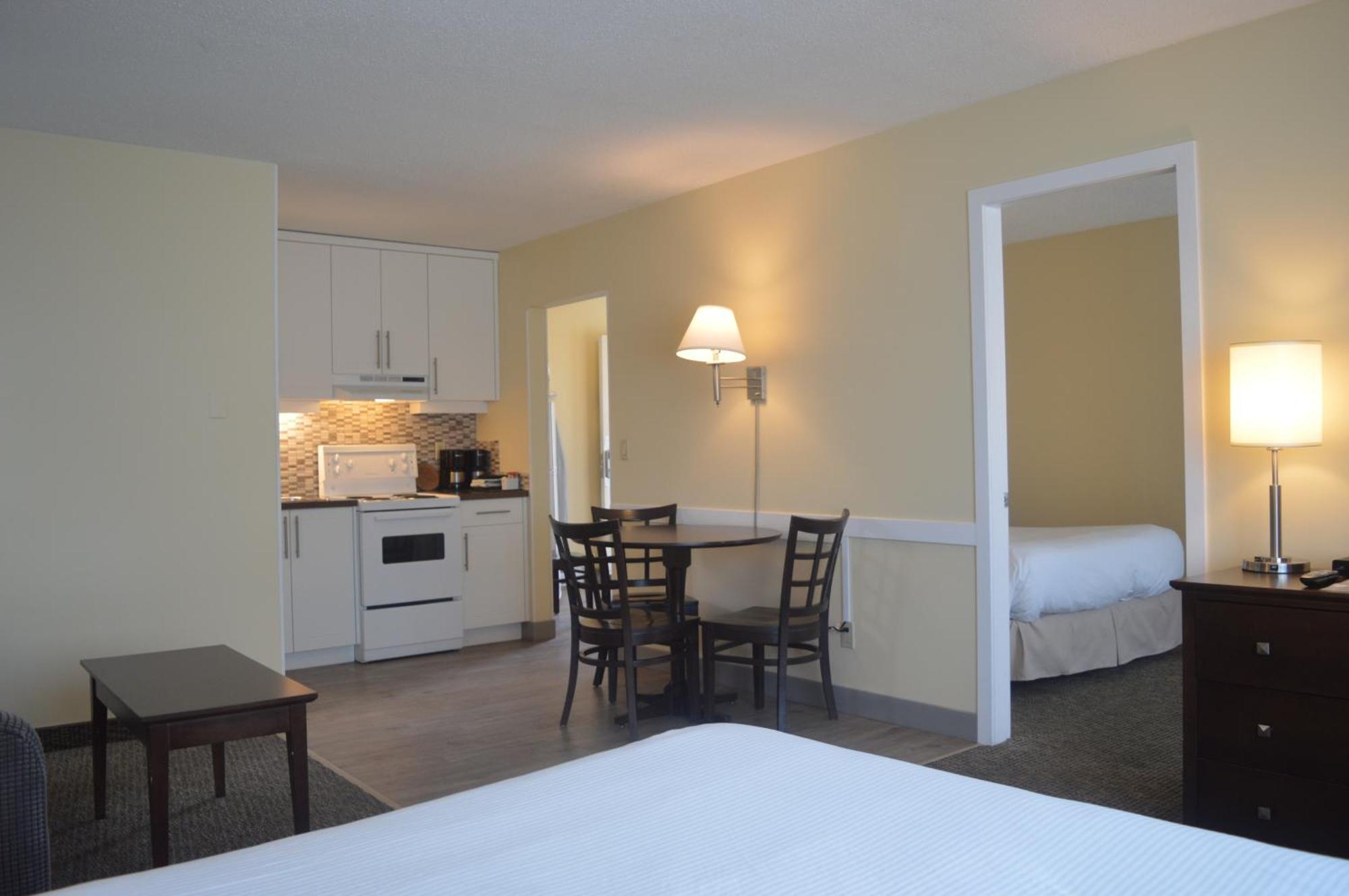 Siesta Suites Kelowna Zewnętrze zdjęcie