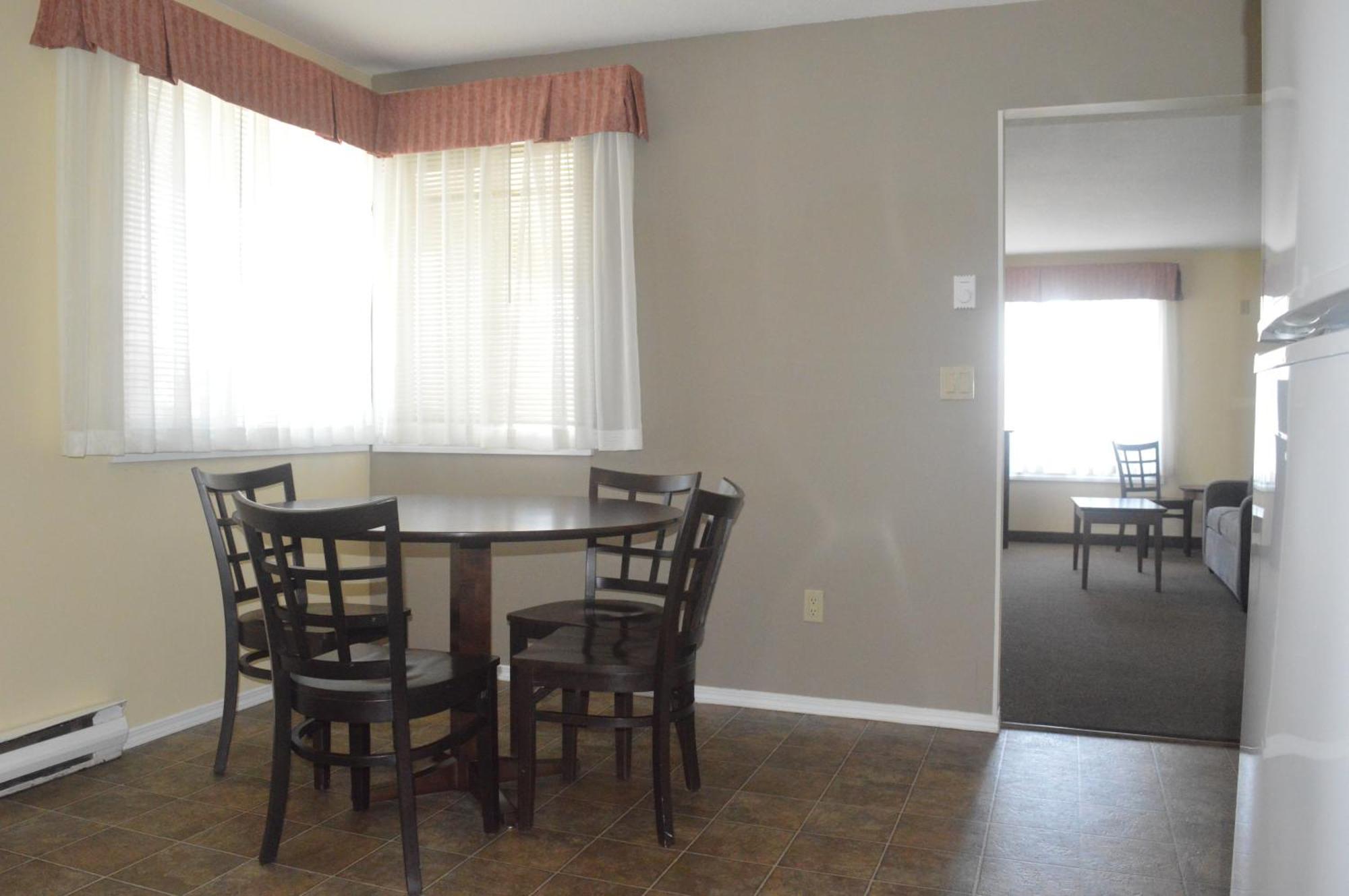 Siesta Suites Kelowna Zewnętrze zdjęcie