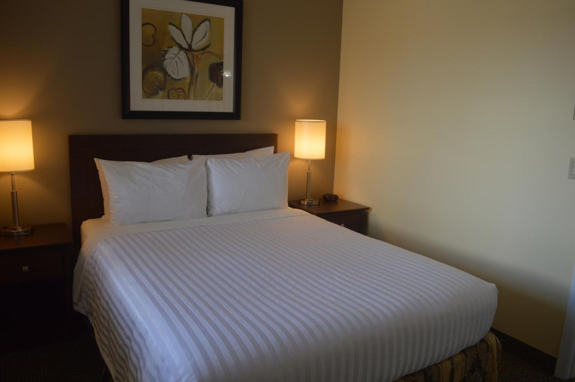 Siesta Suites Kelowna Zewnętrze zdjęcie
