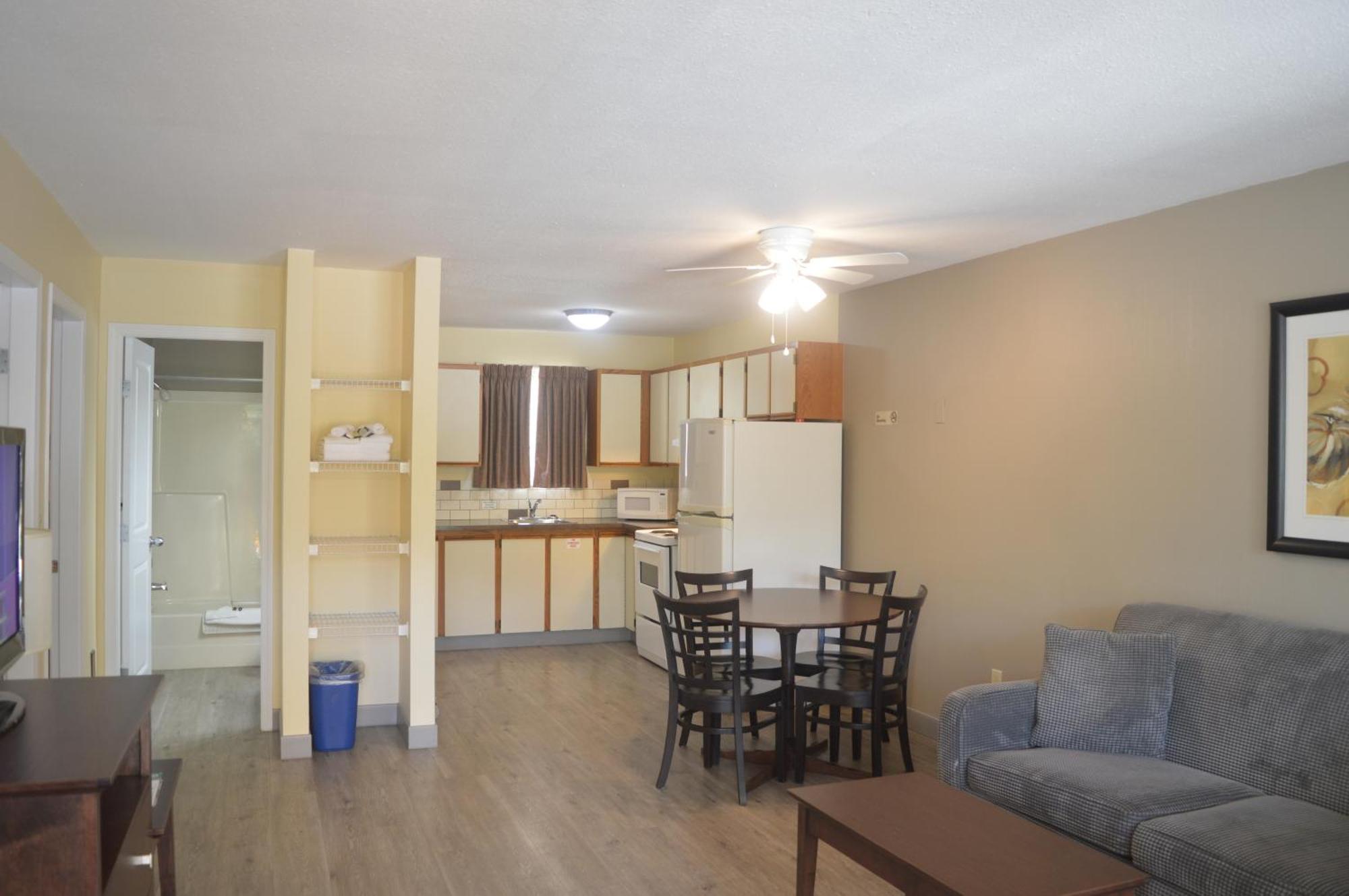 Siesta Suites Kelowna Zewnętrze zdjęcie