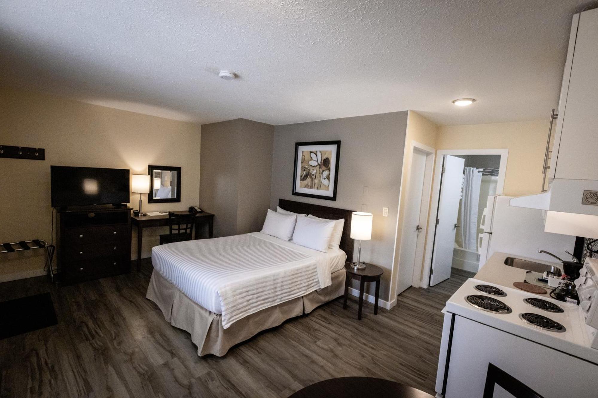 Siesta Suites Kelowna Zewnętrze zdjęcie