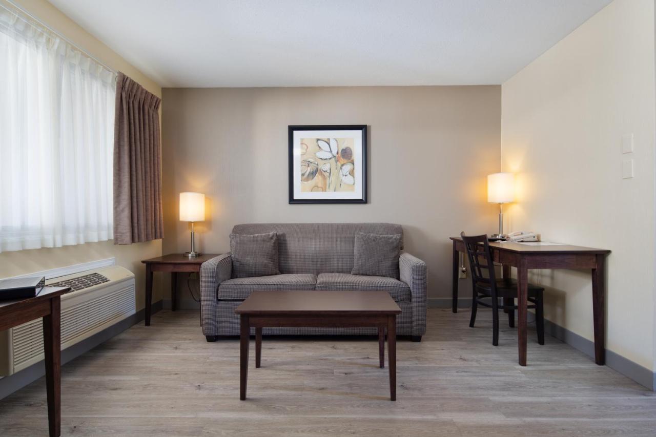 Siesta Suites Kelowna Zewnętrze zdjęcie